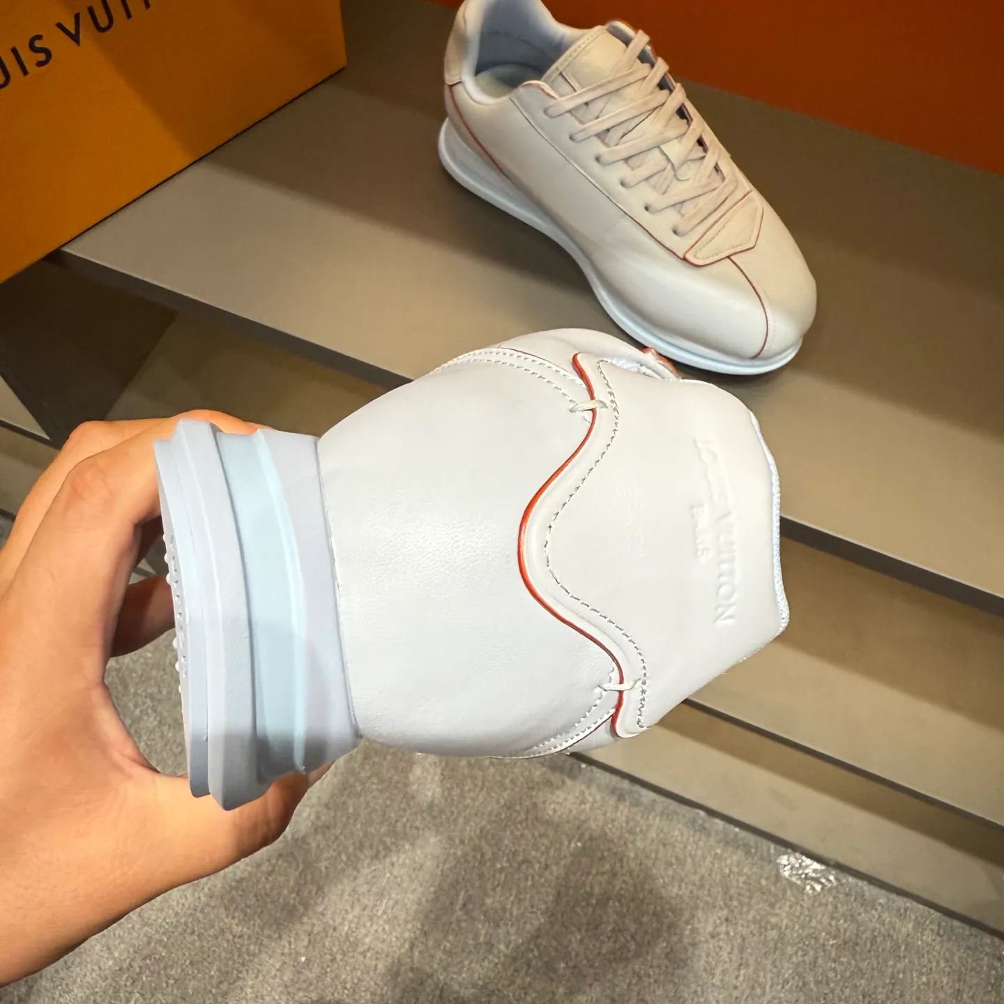 P540 Size 38-45 LV 🫏The colorful interpretation of BUTTERSOFT sneakers combines sheepskin, The colorful interpretation of LV BUTTERSOFT sneakers combines sheepskin and calfskin, bringing a super soft feel. Designed by Pharrell Williams, this '60s-inspired shoe features a padded upper that's been crafted by Louis Vuitton craftsmen to further enhance the comfort of the leather. In addition to the LV initials, it features multiple signatures, including natural leather trim and an embossed pattern of Pharrell Williams and lobster on the side, referencing the Fall/Winter 2025 men’s show. A must-have artifact for fashionistas✅